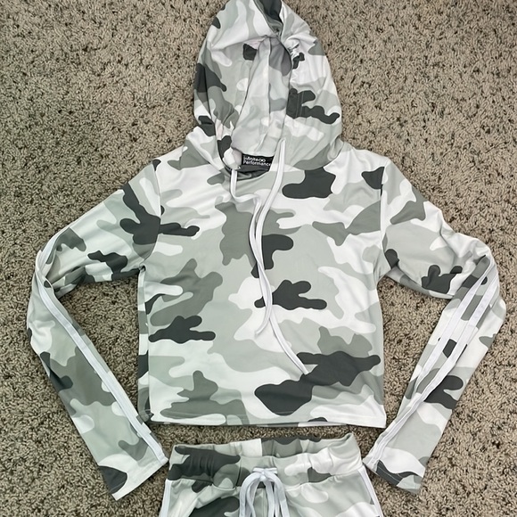 Camo jogging suit - Picture 2 of 3